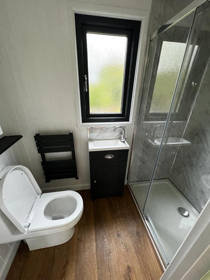 Hettie Luxury Shepherds Hut Semley Exterior photo