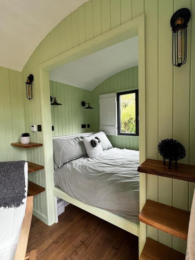 Hettie Luxury Shepherds Hut Semley Exterior photo